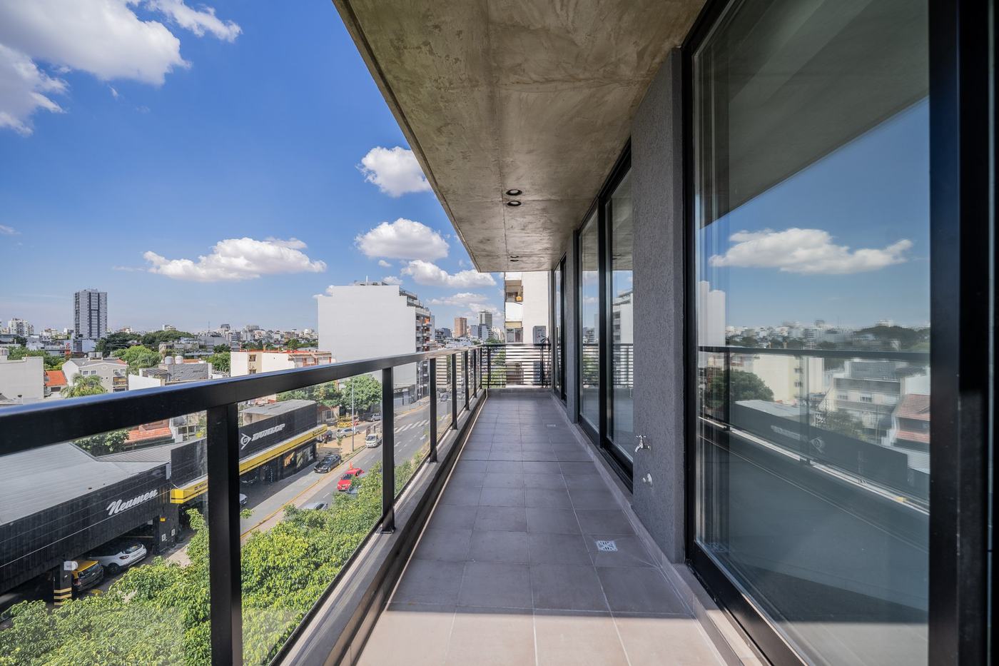 Balcón corrido del 5° piso en Av. Balbín al 3200, Coghlan